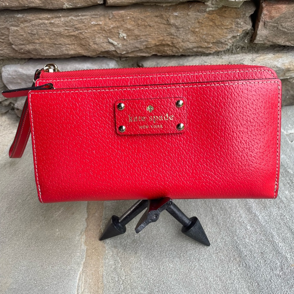 Kate Spade Large Wristlet Excellent Condition Like New